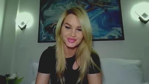 Snapshot of moni_ chatting on September 29, 3:44 am Monica online show from September 29, 3:44 am