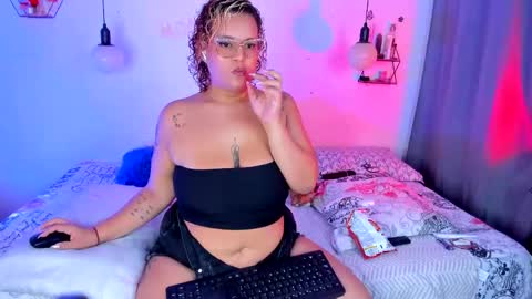 aleja      independent model       online show from May 25, 5:12 pm