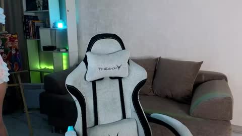 Monica erotic mmm online show from April 22, 7:55 pm