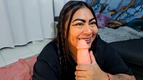monikk__harrison online show from May 6, 3:16 pm