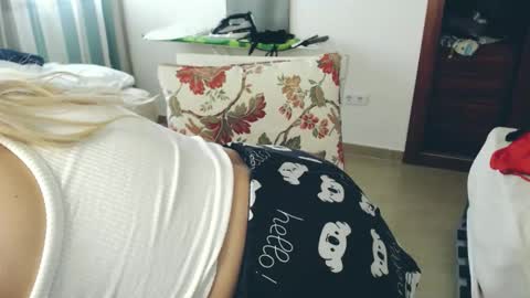 Monse online show from May 17, 10:36 am