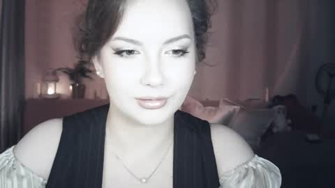 moodiemira online show from May 17, 7:02 pm