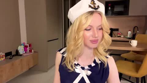 moonavellle_ online show from May 23, 8:40 pm