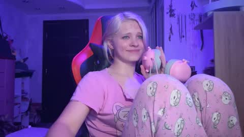 Mia   online show from November 6, 11:10 pm