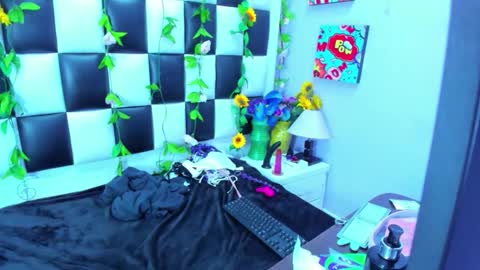 morganasmit_ online show from October 4, 5:06 pm