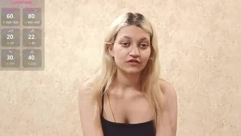 Eva is here now  help me get 50 thumbs up pls  online show from April 12, 7:27 pm