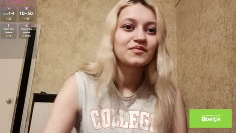 Eva is here now  help me get 50 thumbs up pls  online show from April 1, 9:45 pm