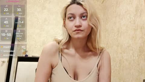 Eva is here now  help me get 50 thumbs up pls  online show from April 11, 6:22 pm