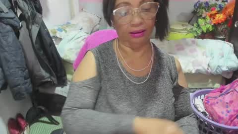 mrs_mommy online show from May 12, 12:41 am