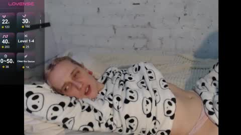 Snapshot of mrsluck chatting on December 7, 11:34 pm Sasha online show from December 7, 11:34 pm
