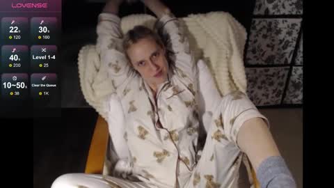 Snapshot of mrsluck chatting on December 31, 1:15 am Sasha online show from December 31, 1:15 am