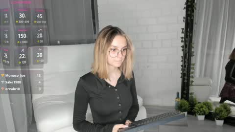 Elizabeth online show from December 4, 3:21 pm