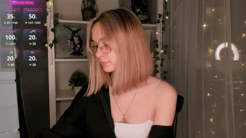 Elizabeth online show from January 18, 3:49 pm