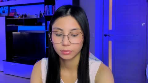 ms_emily_ online show from May 13, 11:16 am