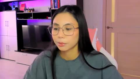 ms_emily_ online show from May 28, 10:57 am