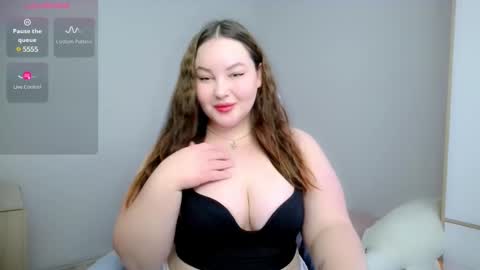 Snapshot of ms_sensitive chatting on December 20, 6:19 am Alexi online show from December 20, 6:19 am