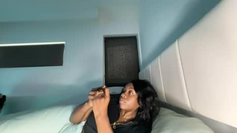 mskitty000 online show from August 7, 9:33 pm