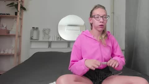 Laurka online show from September 24, 6:40 pm