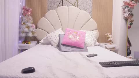 Manuela  online show from December 2, 3:08 am