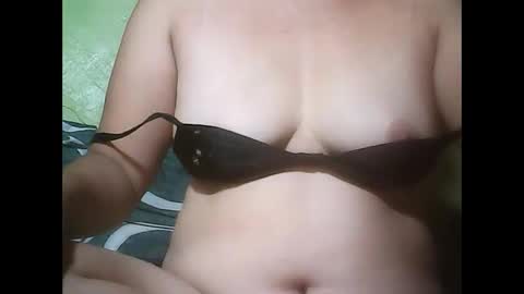 Snapshot of muffy_bunny chatting on October 3, 8:19 am muffy_bunny online show from October 3, 8:19 am