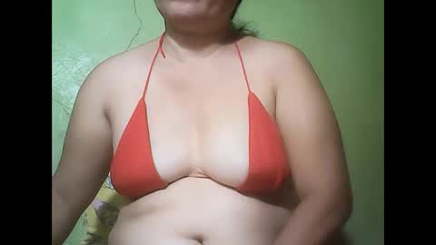 Snapshot of muffy_bunny chatting on February 14, 9:10 pm muffy_bunny online show from February 14, 9:10 pm