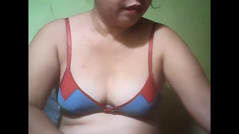 Snapshot of muffy_bunny chatting on January 16, 7:10 pm muffy_bunny online show from January 16, 7:10 pm