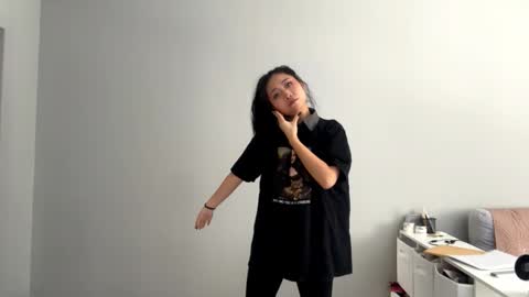 Mia online show from March 12, 3:53 am