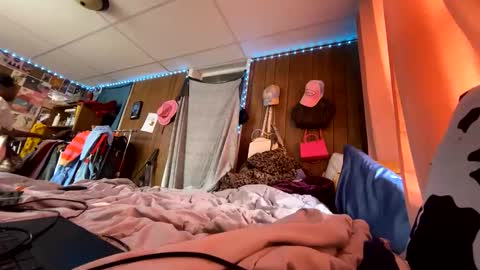 mumnxdor online show from March 17, 3:38 pm