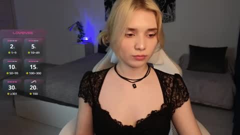 Molly online show from June 7, 9:10 pm