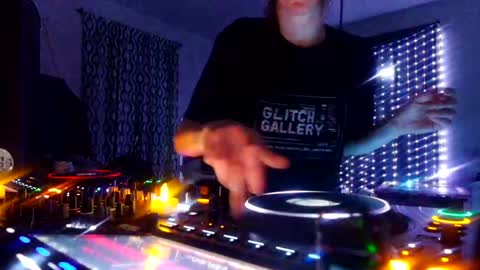 ghost mantis online show from May 1, 2:37 am