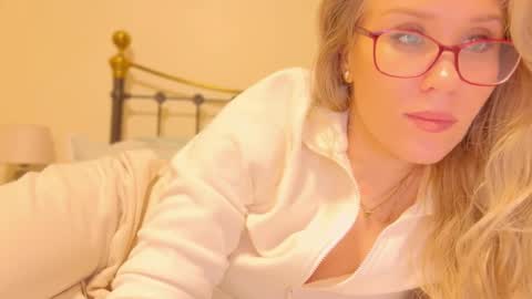 Mya-be Yours P online show from December 24, 6:39 pm