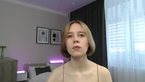 Lana online show from May 12, 7:05 am