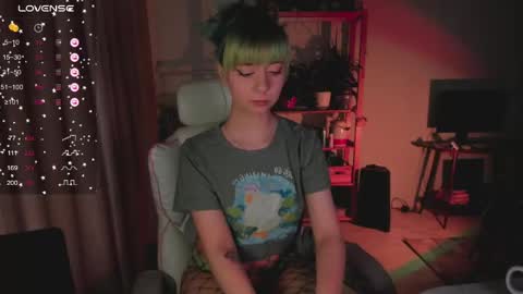 MylaFlores online show from March 31, 1:49 am