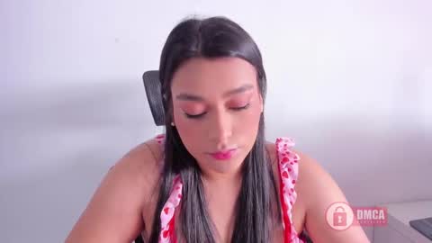 Snapshot of mypretty_isabella chatting on March 1, 4:22 pm Bella online show from March 1, 4:22 pm