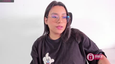 Snapshot of mypretty_isabella chatting on January 28, 3:04 pm Bella online show from January 28, 3:04 pm