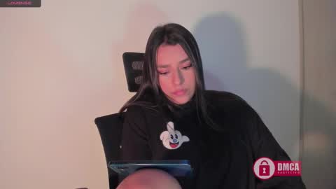 Snapshot of mypretty_isabella chatting on February 18, 2:49 am Bella online show from February 18, 2:49 am