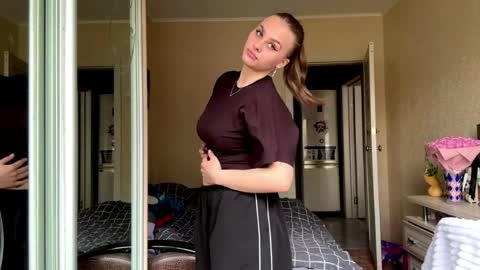 Ele online show from April 8, 8:49 am