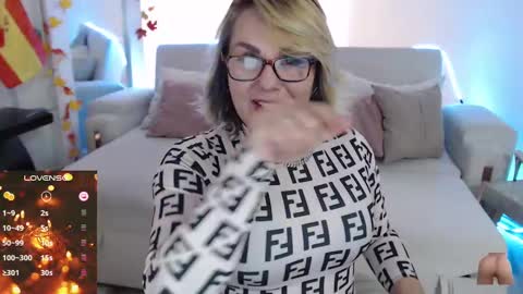 Snapshot of myrnasexxx chatting on January 20, 10:37 pm Myrna Sessions online show from January 20, 10:37 pm