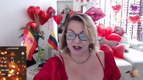 Snapshot of myrnasexxx chatting on February 14, 5:46 pm Myrna Sessions online show from February 14, 5:46 pm