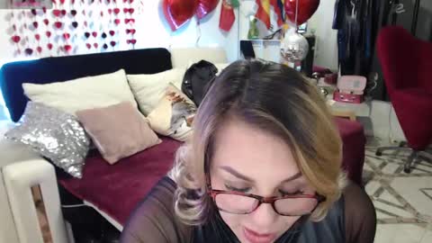 Snapshot of myrnasexxx chatting on March 9, 12:53 am Myrna Sessions online show from March 9, 12:53 am