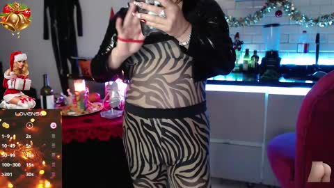 Snapshot of myrnasexxx chatting on December 29, 3:11 am Myrna Sessions online show from December 29, 3:11 am
