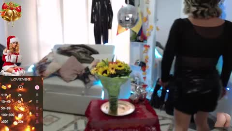 Snapshot of myrnasexxx chatting on December 21, 10:19 pm Myrna Sessions online show from December 21, 10:19 pm