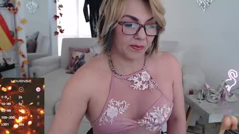 Snapshot of myrnasexxx chatting on January 18, 6:43 pm Myrna Sessions online show from January 18, 6:43 pm