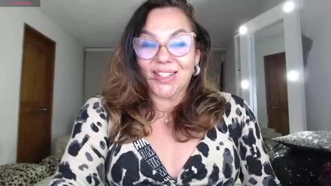 Myrna Sessions online show from May 8, 2:26 am