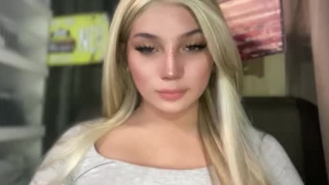UR GIRL NEXTDOOR online show from May 4, 12:42 pm