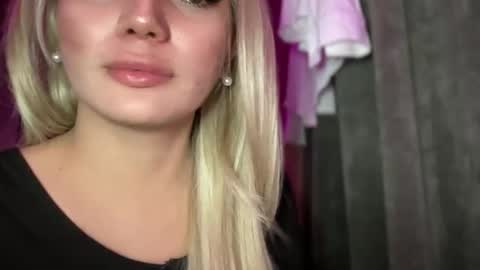 UR GIRL NEXTDOOR online show from May 6, 2:32 pm