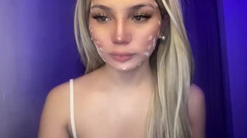 UR GIRL NEXTDOOR online show from May 24, 4:39 pm