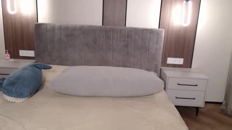 mysticsirenn online show from March 5, 8:43 am