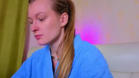 mysticvenus_ online show from April 1, 1:41 pm