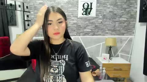 naahomi online show from December 11, 11:19 am